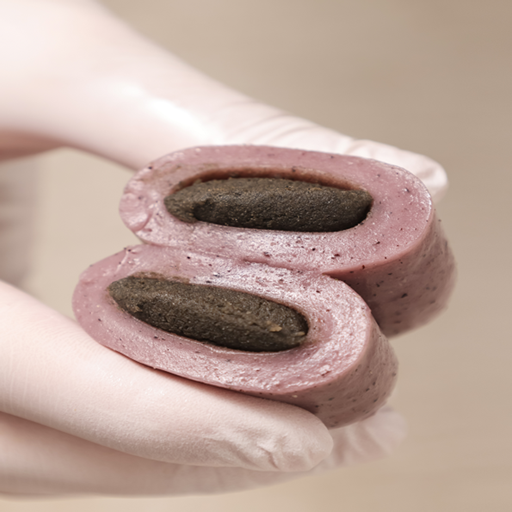 Black sesame seeds and rice cake